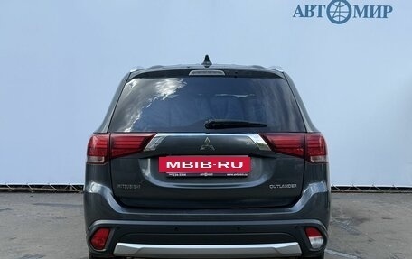 Mitsubishi Outlander III рестайлинг 3, 2017 год, 1 890 000 рублей, 6 фотография