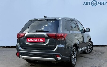 Mitsubishi Outlander III рестайлинг 3, 2017 год, 1 890 000 рублей, 5 фотография