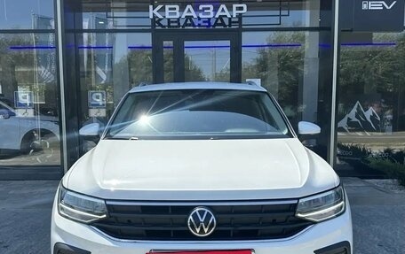 Volkswagen Tiguan II, 2021 год, 2 697 000 рублей, 2 фотография