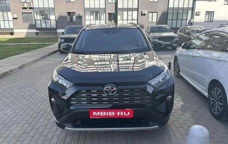 Toyota RAV4, 2019 год, 2 800 000 рублей, 1 фотография