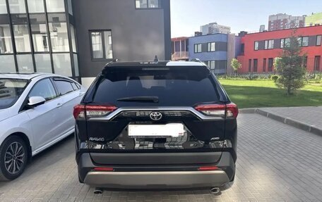 Toyota RAV4, 2019 год, 2 800 000 рублей, 2 фотография