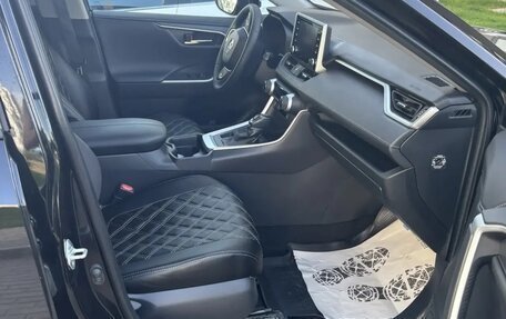 Toyota RAV4, 2019 год, 2 800 000 рублей, 8 фотография