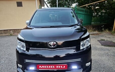 Toyota Voxy II, 2010 год, 1 550 000 рублей, 2 фотография