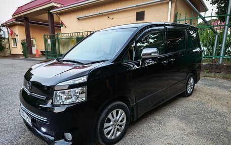 Toyota Voxy II, 2010 год, 1 550 000 рублей, 3 фотография