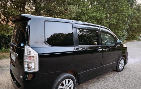 Toyota Voxy II, 2010 год, 1 550 000 рублей, 7 фотография