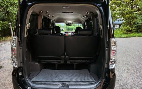 Toyota Voxy II, 2010 год, 1 550 000 рублей, 9 фотография
