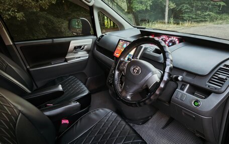 Toyota Voxy II, 2010 год, 1 550 000 рублей, 10 фотография