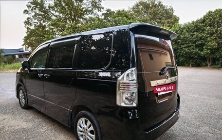 Toyota Voxy II, 2010 год, 1 550 000 рублей, 5 фотография