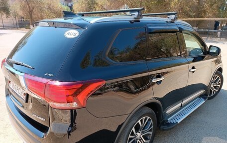 Mitsubishi Outlander III рестайлинг 3, 2018 год, 2 350 000 рублей, 2 фотография