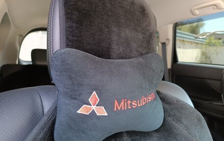 Mitsubishi Outlander III рестайлинг 3, 2018 год, 2 350 000 рублей, 8 фотография