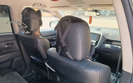Mitsubishi Outlander III рестайлинг 3, 2018 год, 2 350 000 рублей, 10 фотография