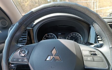 Mitsubishi Outlander III рестайлинг 3, 2018 год, 2 350 000 рублей, 12 фотография