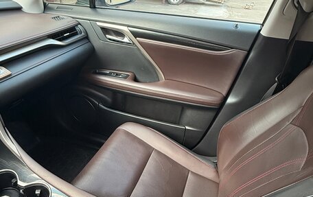 Lexus RX IV рестайлинг, 2019 год, 4 250 000 рублей, 6 фотография