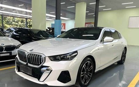 BMW 5 серия, 2025 год, 5 800 000 рублей, 1 фотография