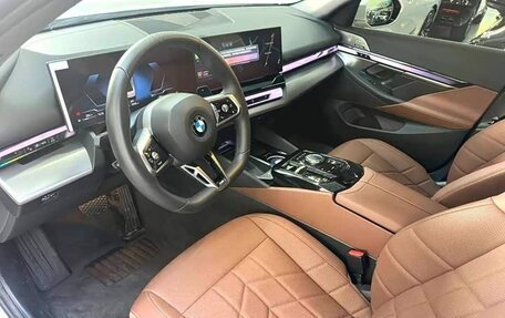 BMW 5 серия, 2025 год, 5 800 000 рублей, 6 фотография