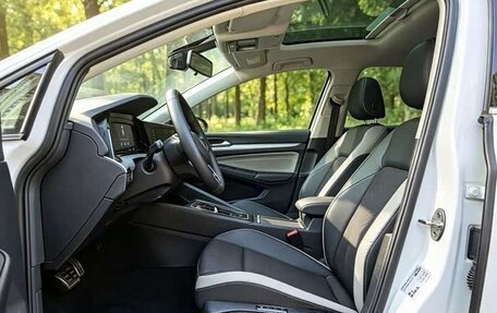 Volkswagen Golf VIII, 2023 год, 2 057 000 рублей, 11 фотография
