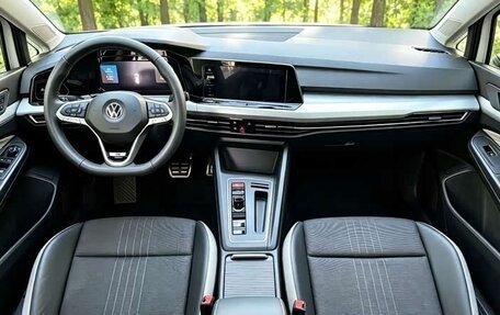Volkswagen Golf VIII, 2023 год, 2 057 000 рублей, 13 фотография