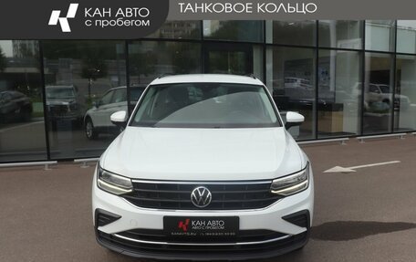 Volkswagen Tiguan II, 2021 год, 2 572 000 рублей, 2 фотография
