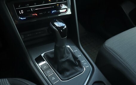 Volkswagen Tiguan II, 2021 год, 2 572 000 рублей, 11 фотография