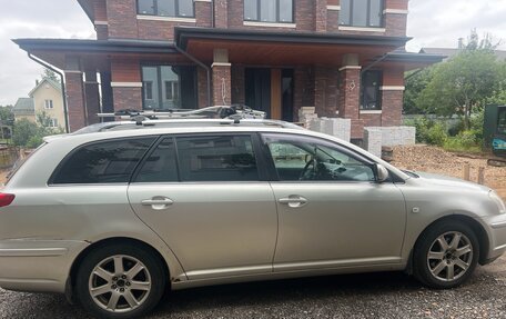 Toyota Avensis III рестайлинг, 2004 год, 460 000 рублей, 1 фотография