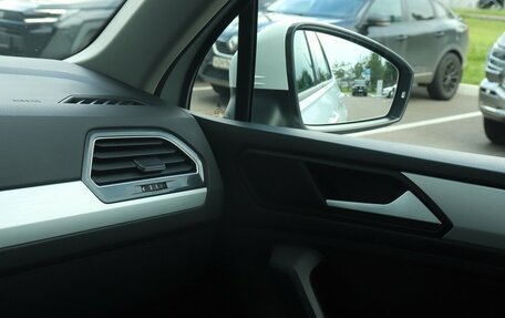 Volkswagen Tiguan II, 2021 год, 2 572 000 рублей, 13 фотография