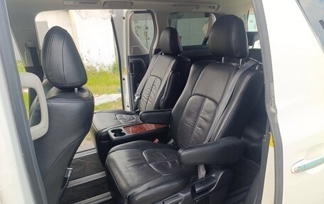 Toyota Vellfire I, 2009 год, 2 300 000 рублей, 13 фотография