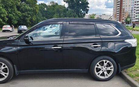Mitsubishi Outlander III рестайлинг 3, 2013 год, 1 400 000 рублей, 2 фотография