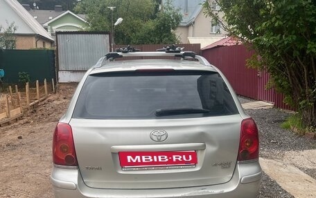Toyota Avensis III рестайлинг, 2004 год, 460 000 рублей, 3 фотография