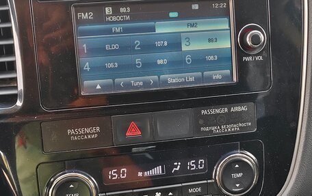 Mitsubishi Outlander III рестайлинг 3, 2013 год, 1 400 000 рублей, 17 фотография