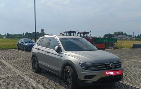 Volkswagen Tiguan II, 2018 год, 2 400 000 рублей, 3 фотография