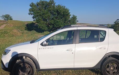 Renault Sandero II рестайлинг, 2020 год, 800 000 рублей, 2 фотография