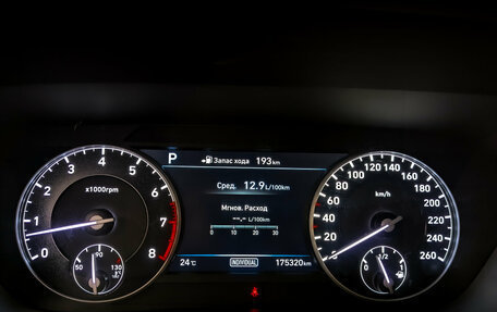 Genesis G90 I рестайлинг, 2017 год, 2 405 000 рублей, 13 фотография