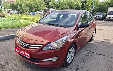 Hyundai Solaris II рестайлинг, 2015 год, 1 050 000 рублей, 1 фотография