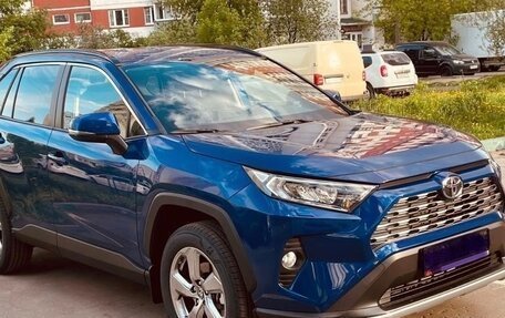 Toyota RAV4, 2021 год, 3 300 000 рублей, 2 фотография