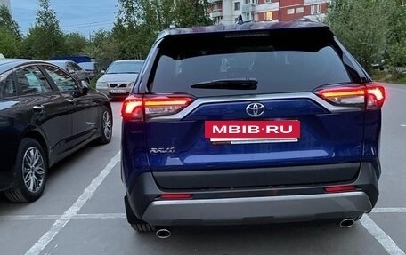 Toyota RAV4, 2021 год, 3 300 000 рублей, 5 фотография