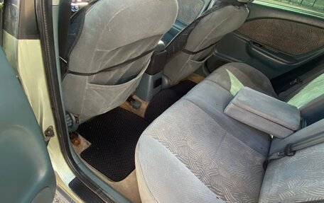 Toyota Avensis III рестайлинг, 1998 год, 275 000 рублей, 19 фотография