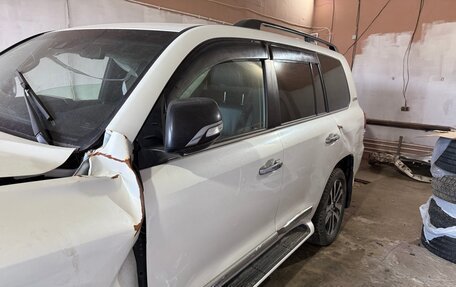 Toyota Land Cruiser 200, 2018 год, 2 650 000 рублей, 7 фотография