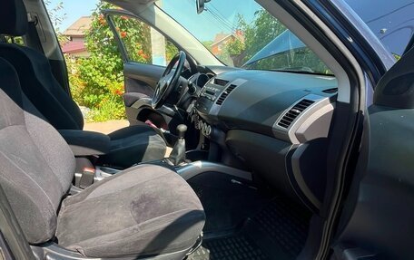 Mitsubishi Outlander III рестайлинг 3, 2008 год, 1 100 000 рублей, 10 фотография