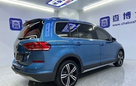 Volkswagen Touran III, 2022 год, 3 040 000 рублей, 4 фотография