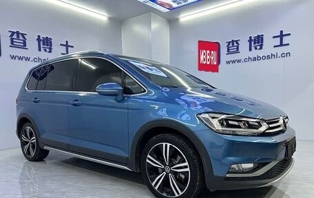 Volkswagen Touran III, 2022 год, 3 040 000 рублей, 3 фотография