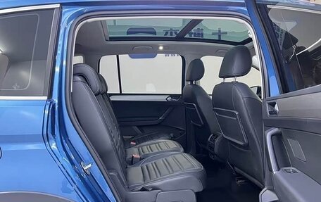 Volkswagen Touran III, 2022 год, 3 040 000 рублей, 17 фотография