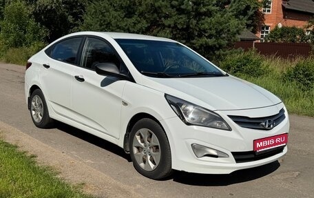 Hyundai Solaris II рестайлинг, 2015 год, 820 000 рублей, 1 фотография