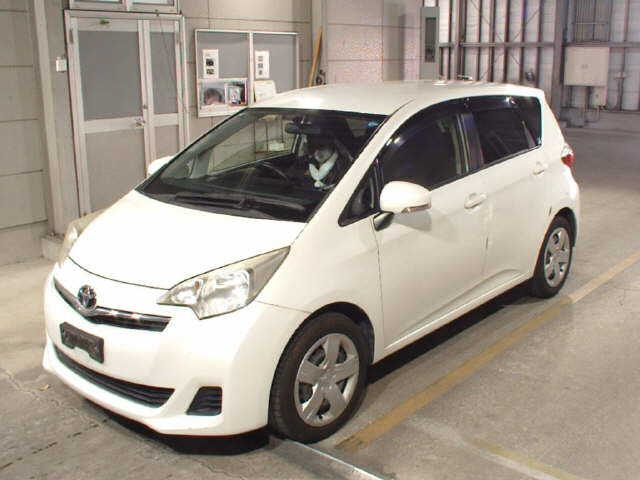 Toyota Ractis II, 2012 год, 880 000 рублей, 4 фотография