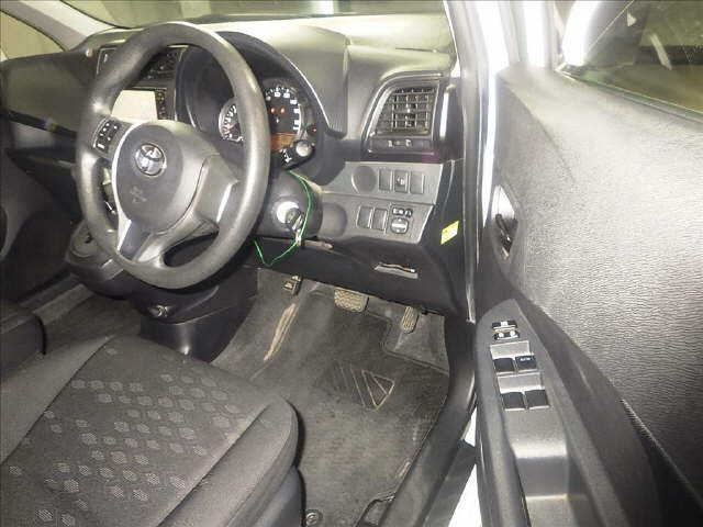 Toyota Ractis II, 2012 год, 880 000 рублей, 7 фотография