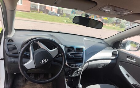 Hyundai Solaris II рестайлинг, 2012 год, 380 000 рублей, 5 фотография
