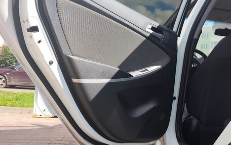 Hyundai Solaris II рестайлинг, 2012 год, 380 000 рублей, 6 фотография