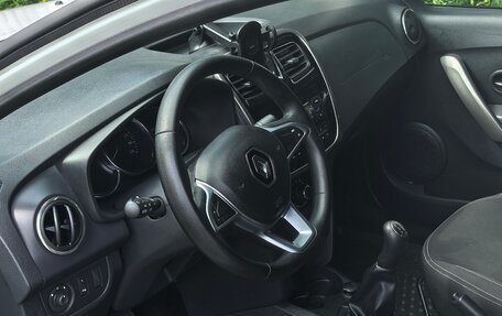 Renault Logan II, 2018 год, 880 000 рублей, 7 фотография