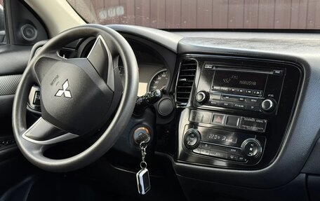 Mitsubishi Outlander III рестайлинг 3, 2014 год, 1 499 777 рублей, 8 фотография
