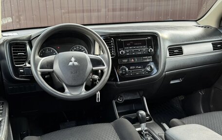 Mitsubishi Outlander III рестайлинг 3, 2014 год, 1 499 777 рублей, 7 фотография