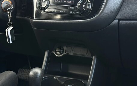 Mitsubishi Outlander III рестайлинг 3, 2014 год, 1 499 777 рублей, 11 фотография